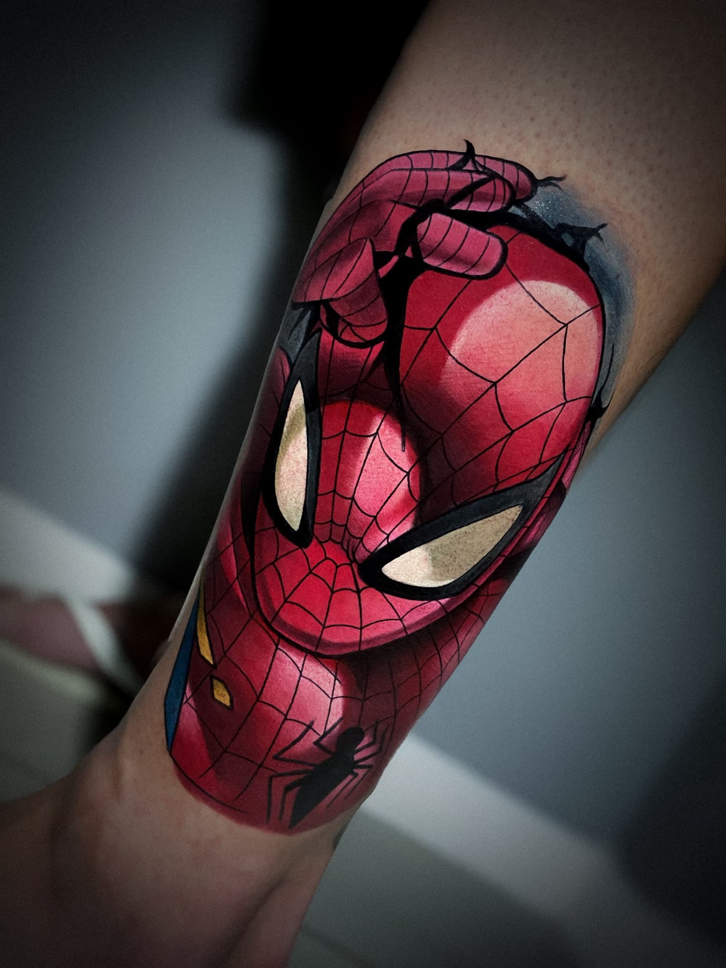 Tatuagem colorida do Homem-Aranha por Braian
