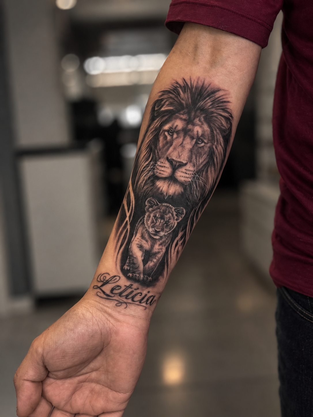 Tatuagem realista de leões por Cascio