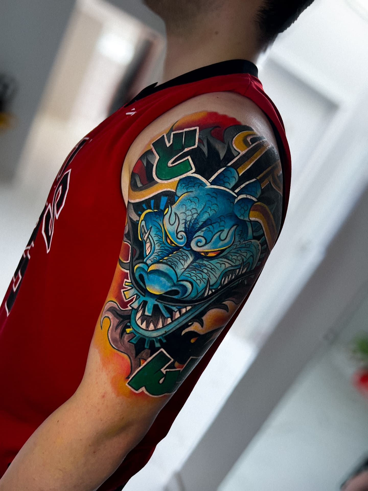 Tatuagem colorida de dragão por Braian