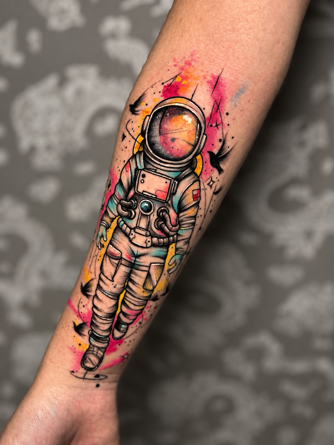 Tatuagem em aquarela de astronauta por Cascio