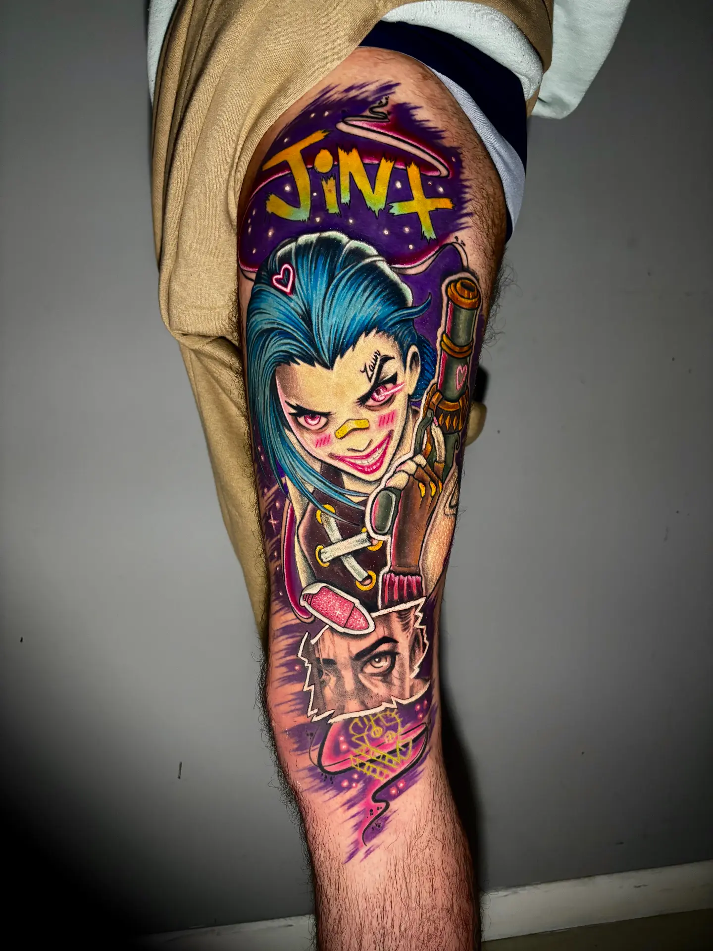Tatuagem colorida da Jinx por Ricardo