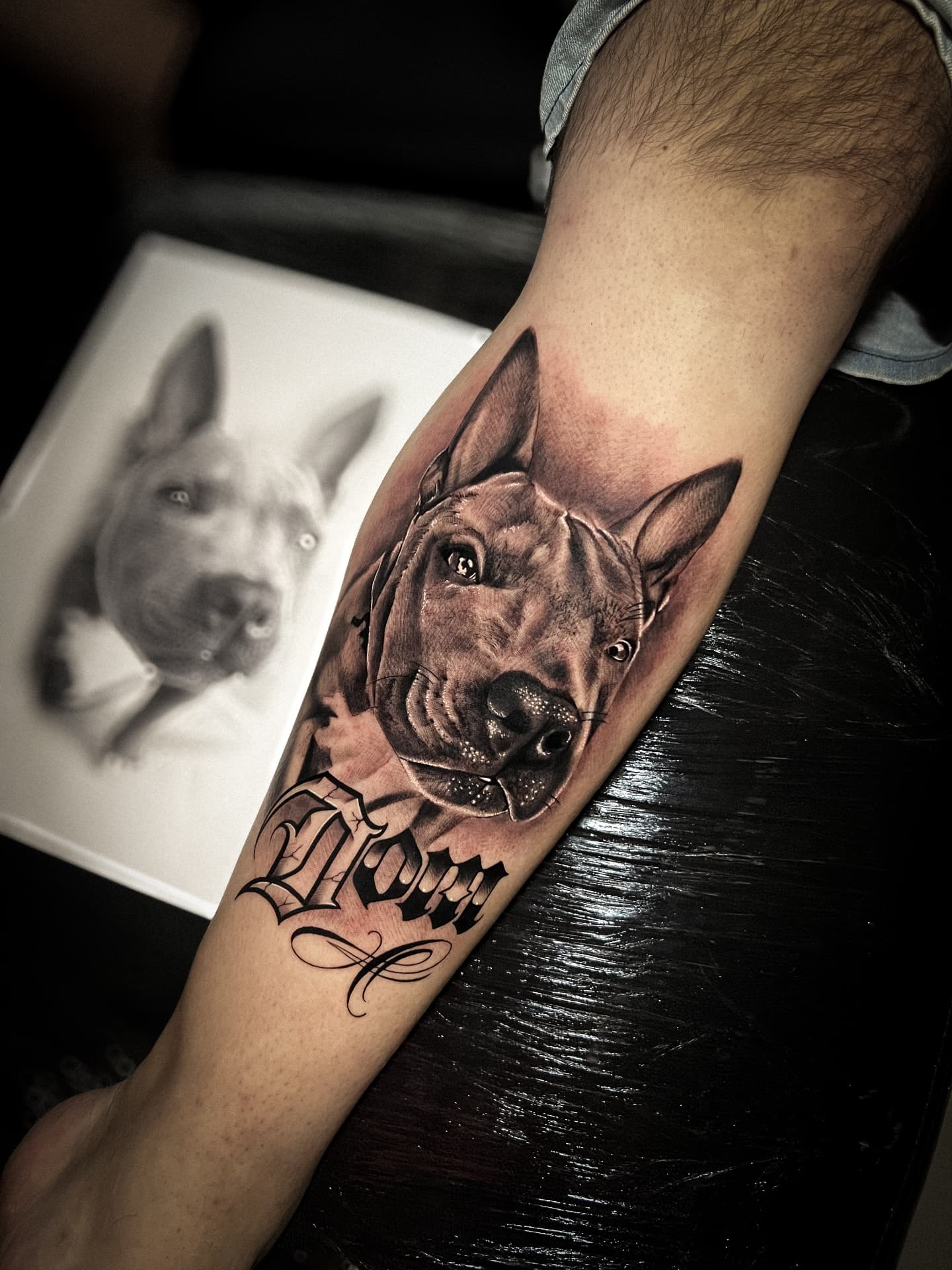 Retrato realista de cachorro no antebraço por Braian