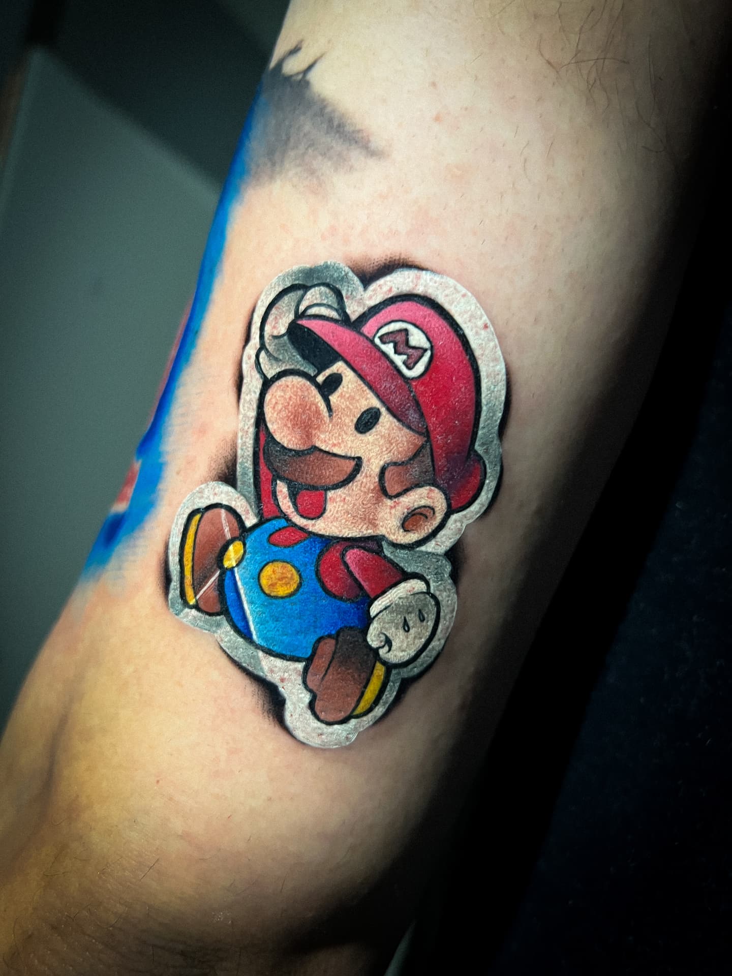 Tatuagem geek colorida do Mario por Braian