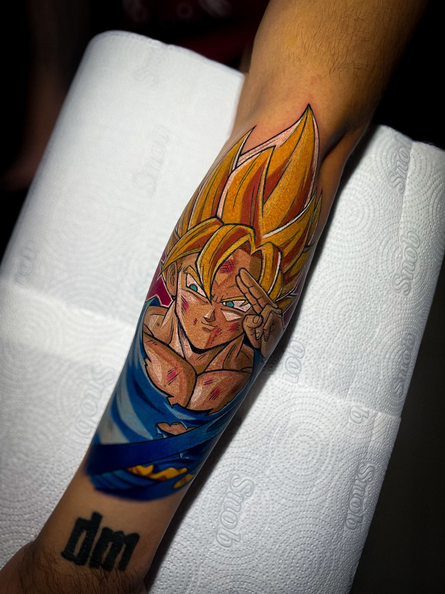 Tatuagem anime colorida do Goku por Braian